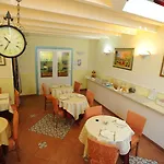 Ξενοδοχείο Mediterraneo 3*