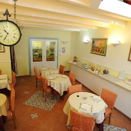 Mediterraneo Hotel 3*